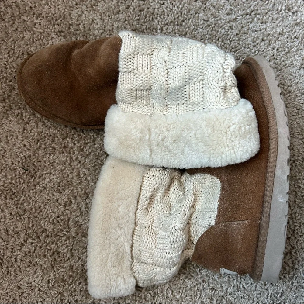 Youth Ugg Juniper Chestnut Brown and Cream Knit Boots Size 4 |F44